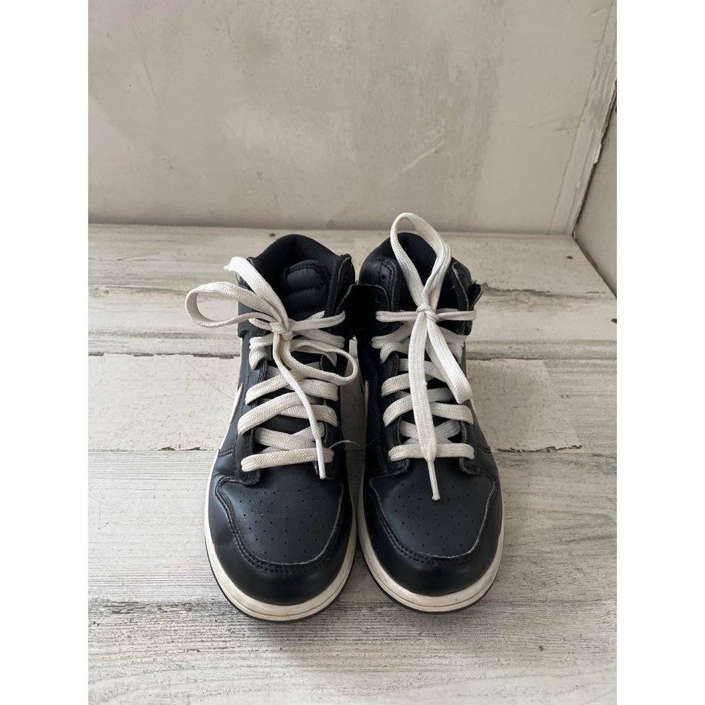 Nike DH9753-001 children’s black and white lace-up high tops size 2.5